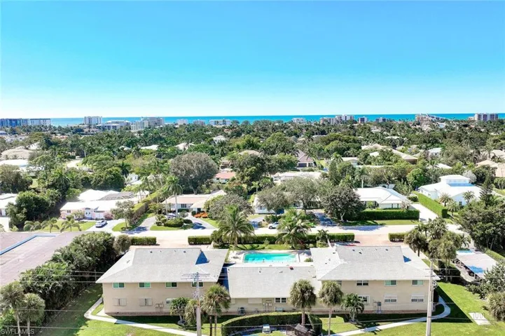 2000  Alamanda  DR, Naples, FL 34102