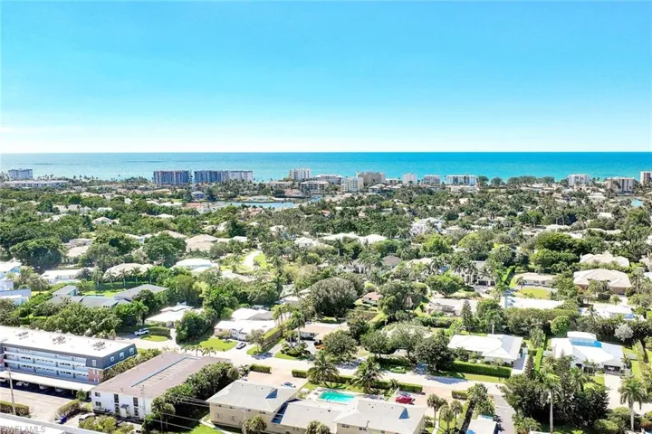 2000  Alamanda  DR, Naples, FL 34102
