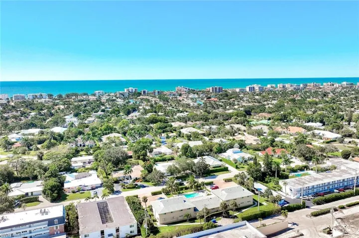 2000  Alamanda  DR, Naples, FL 34102