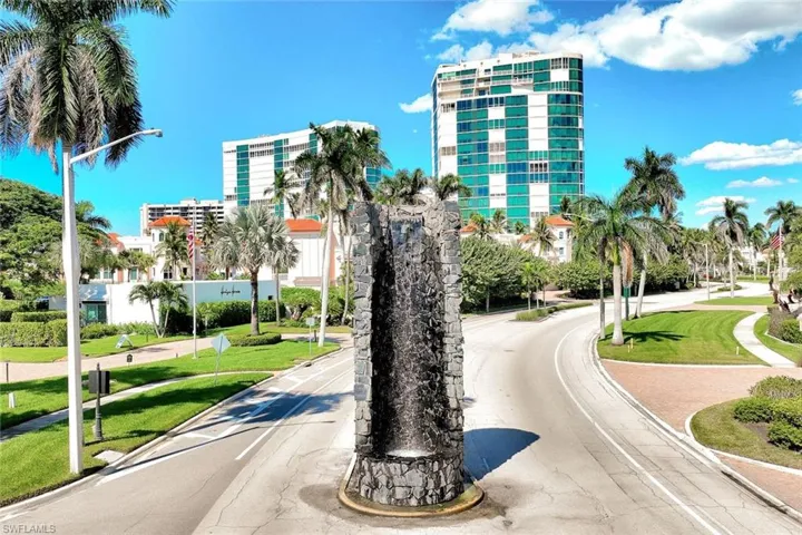 2000  Alamanda  DR, Naples, FL 34102