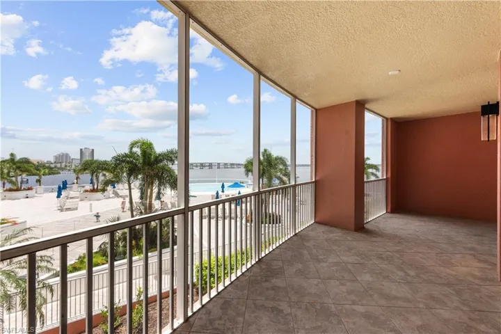 2745  1st  ST, Fort Myers, FL 33916