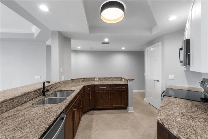 2745  1st  ST, Fort Myers, FL 33916