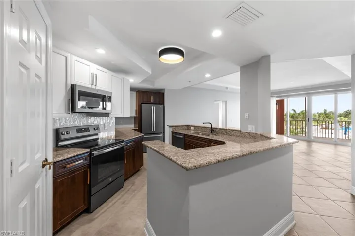 Kitchen featuring two tone cabinetry