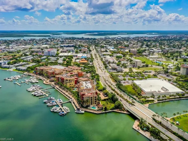 Esplanade shops, dining and boat docks
