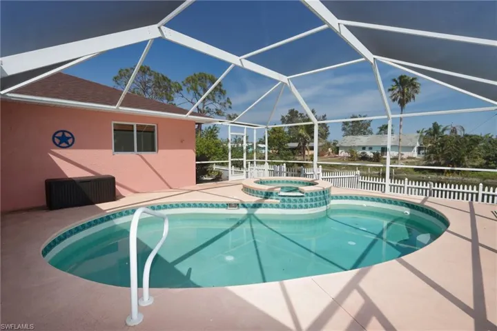 1219 Ne 3rd Ter, Cape Coral, Florida 33909