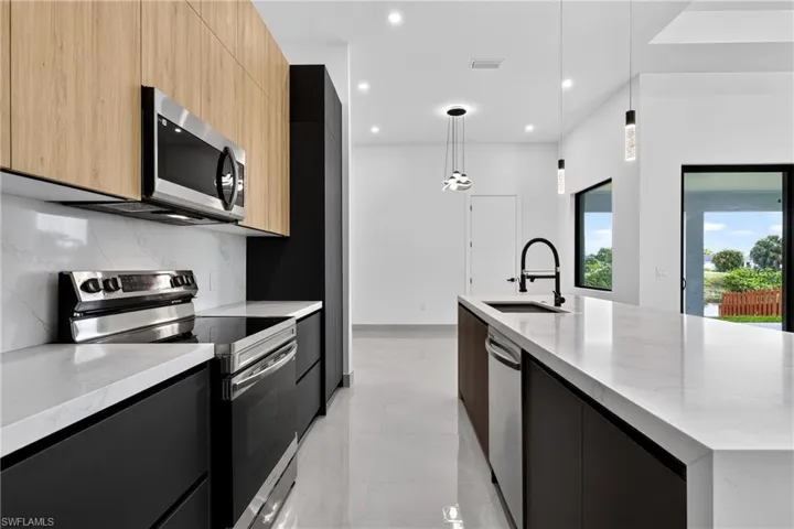 613 Gleason Pkwy, Cape Coral, Florida 33914