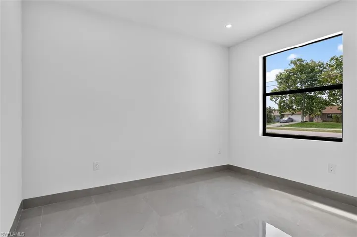 613 Gleason Pkwy, Cape Coral, Florida 33914