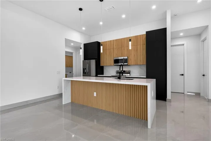613 Gleason Pkwy, Cape Coral, Florida 33914