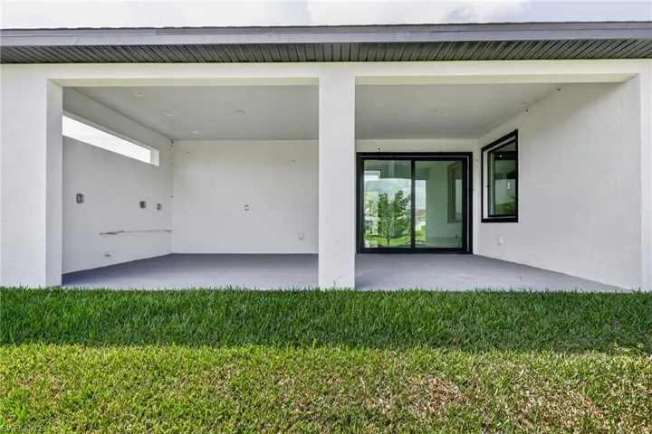 613 Gleason Pkwy, Cape Coral, Florida 33914