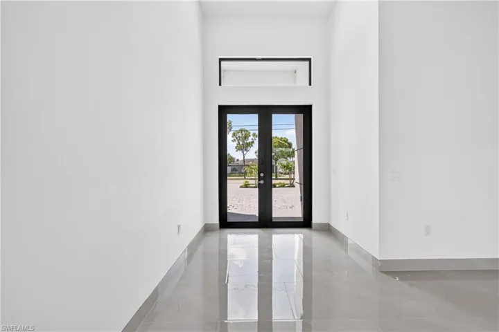 613 Gleason Pkwy, Cape Coral, Florida 33914