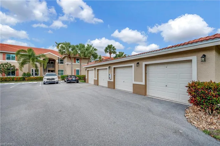 6880  Huntington Lakes  CIR, Naples, FL 34119
