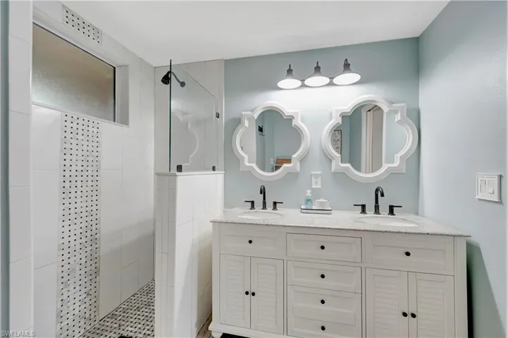 6880  Huntington Lakes  CIR, Naples, FL 34119
