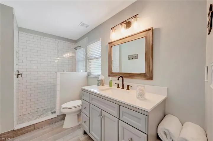 6880  Huntington Lakes  CIR, Naples, FL 34119