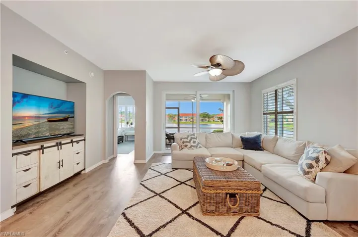 6880  Huntington Lakes  CIR, Naples, FL 34119