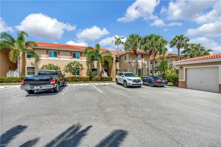 6880  Huntington Lakes  CIR, Naples, FL 34119