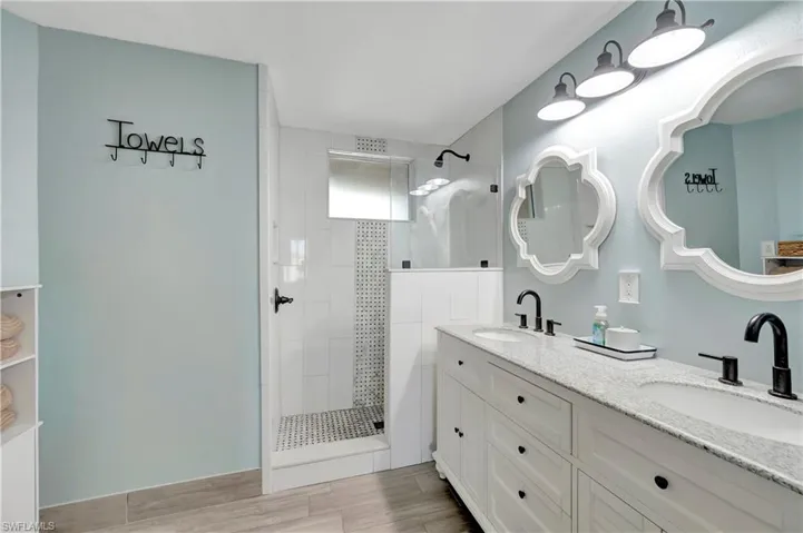 6880  Huntington Lakes  CIR, Naples, FL 34119