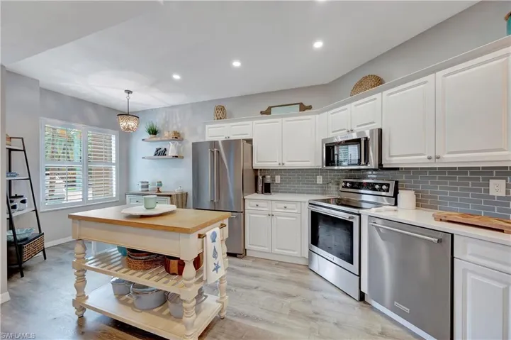 6880  Huntington Lakes  CIR, Naples, FL 34119