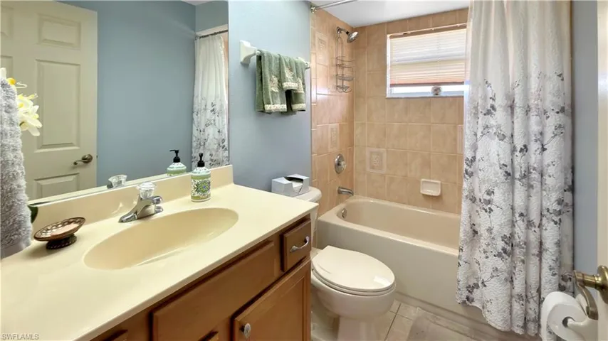 1803 Ne 2nd St, Cape Coral, Florida 33909