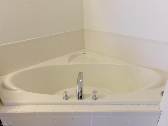 Soaking tub