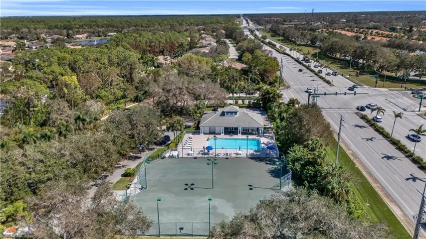 Birds eye view of property