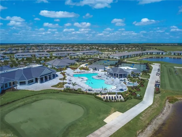 Bird's eye view of a golf course