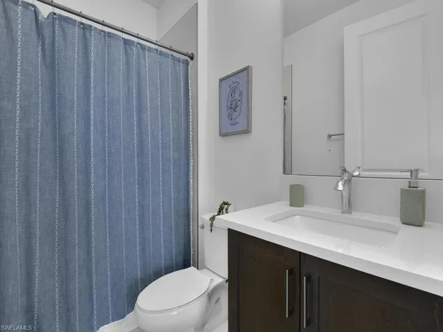 Guest Suite Bath - Second Floor