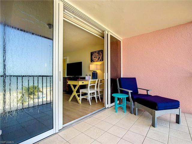 Screened balcony