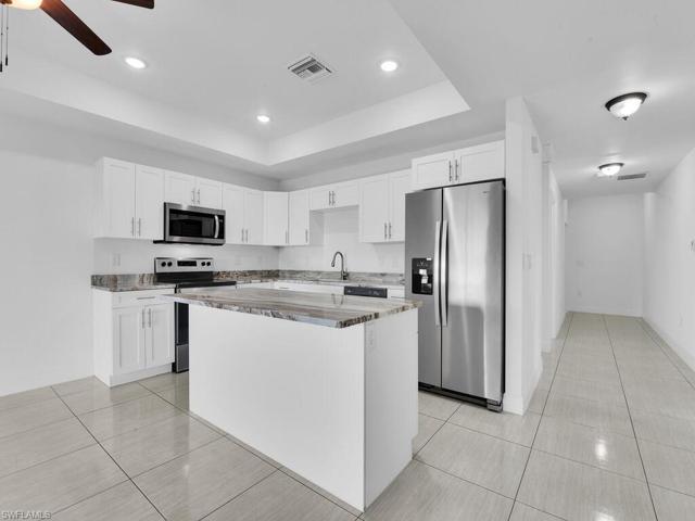 Kitchen w/ Island