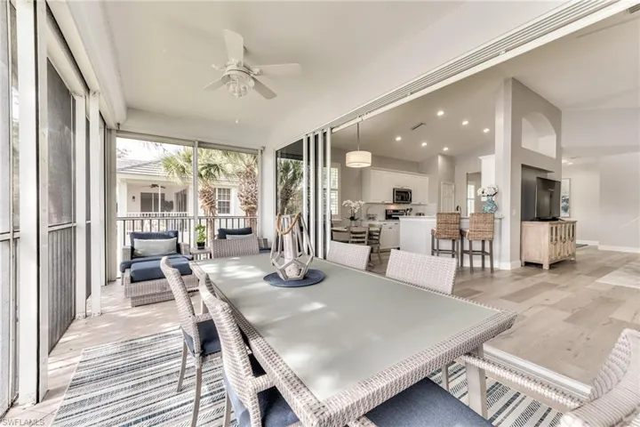 Sunroom / solarium with ceiling fan