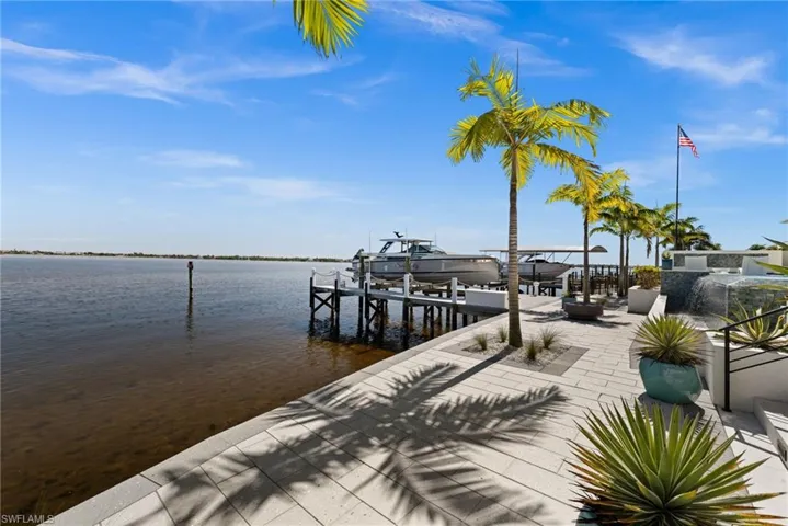 5661 Riverside Dr, Cape Coral, Florida 33904