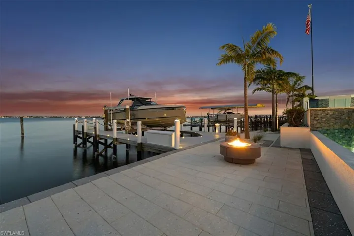 5661 Riverside Dr, Cape Coral, Florida 33904