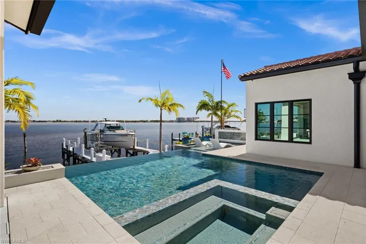 5661 Riverside Dr, Cape Coral, Florida 33904