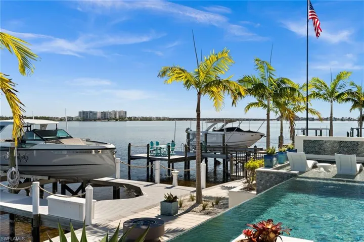 5661 Riverside Dr, Cape Coral, Florida 33904