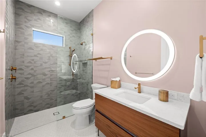5661 Riverside Dr, Cape Coral, Florida 33904