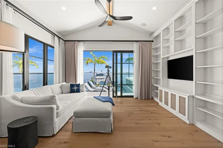 5661 Riverside Dr, Cape Coral, Florida 33904