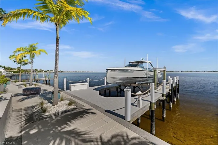 5661 Riverside Dr, Cape Coral, Florida 33904