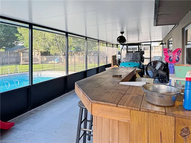 Sunroom / solarium with a jacuzzi