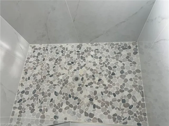 Details with a tile shower