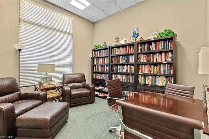 1564  Vizcaya  LN, Naples, FL 34113
