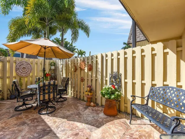 View of patio / terrace with outdoor dining space