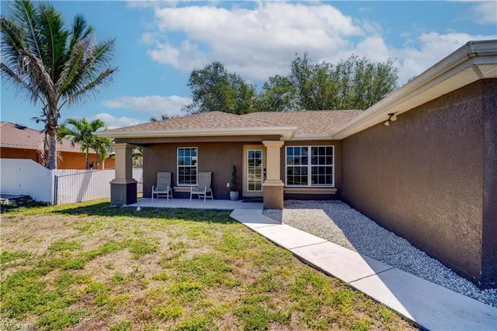 1427 Juanita Pl, Cape Coral, Florida 33909