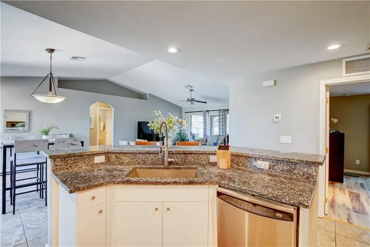1427 Juanita Pl, Cape Coral, Florida 33909