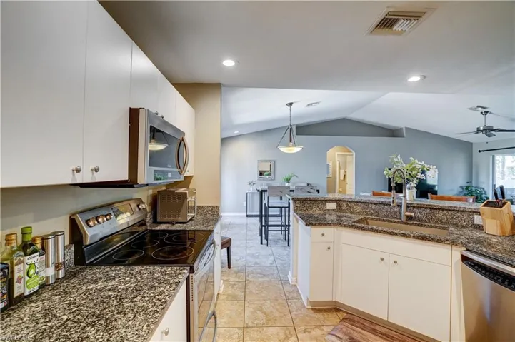 1427 Juanita Pl, Cape Coral, Florida 33909