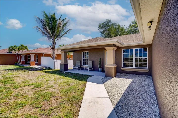1427 Juanita Pl, Cape Coral, Florida 33909