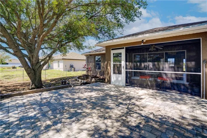 1427 Juanita Pl, Cape Coral, Florida 33909