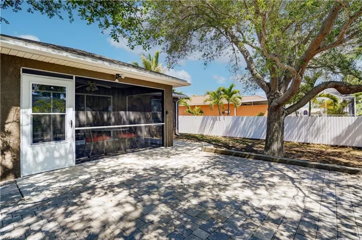 1427 Juanita Pl, Cape Coral, Florida 33909