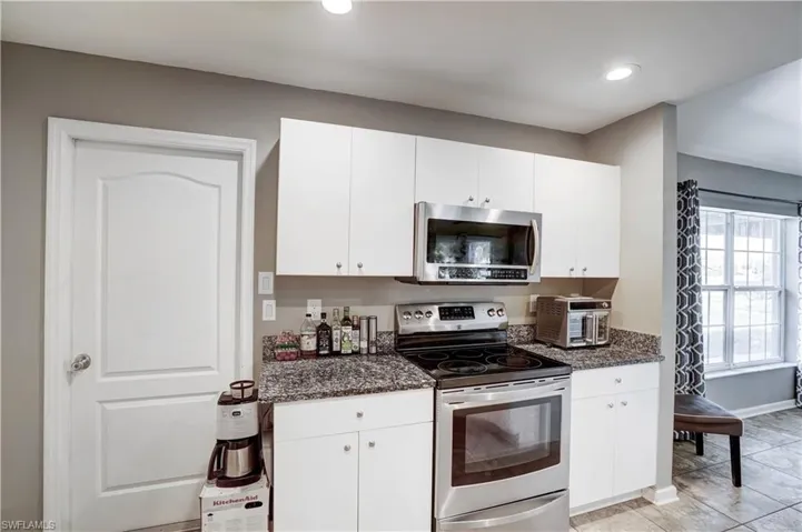 1427 Juanita Pl, Cape Coral, Florida 33909
