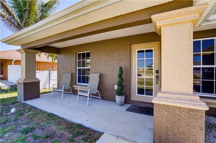 1427 Juanita Pl, Cape Coral, Florida 33909