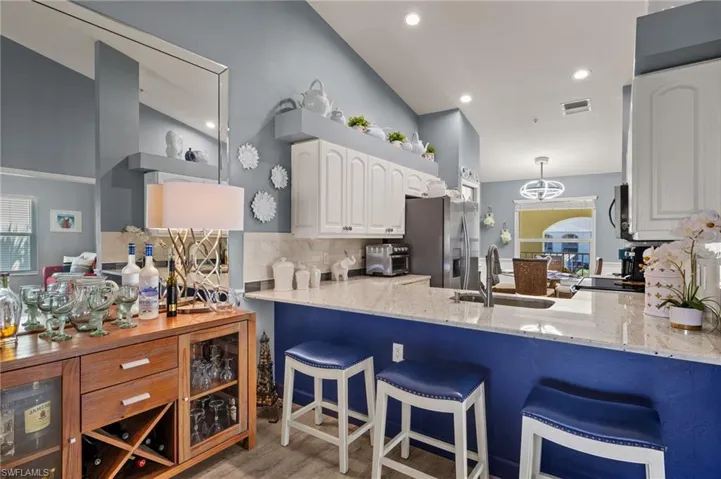 Bar Area & Kitchen Island
