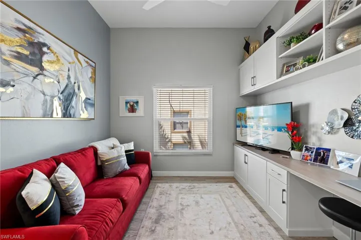 Den w/ Pull Out and Built-In